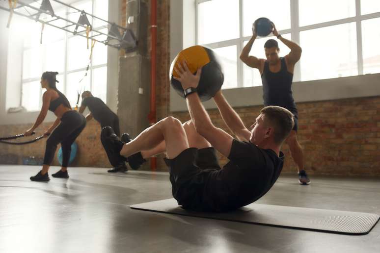 O treino full body é ideal para quem não tem muito tempo disponível para a academia
