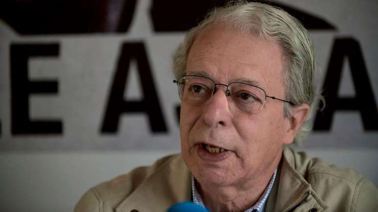 Para Frei Betto, evas&atilde;o de fi&eacute;is cat&oacute;licos e avan&ccedil;o evang&eacute;lico se devem a 34 anos de governan&ccedil;a conservadora da Igreja Cat&oacute;lica, sob Jo&atilde;o Paulo 2&ordm; e Bento 16