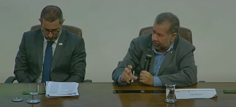 Vinicius Carvalho, da CGU, e Carlos Lupi, do Ministério da Previdência Social