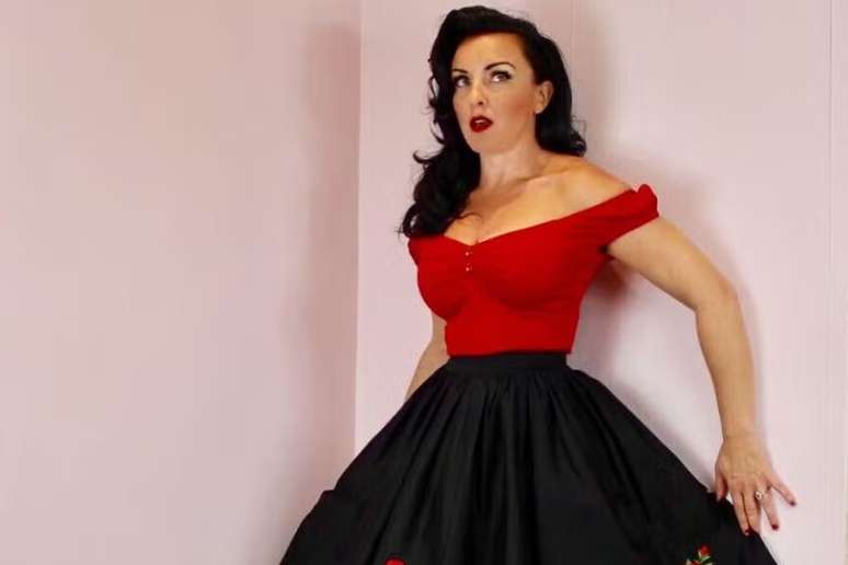 Carli Norris teve suas pernas elogiadas por Charles, quando ele ainda era pr&iacute;ncipe