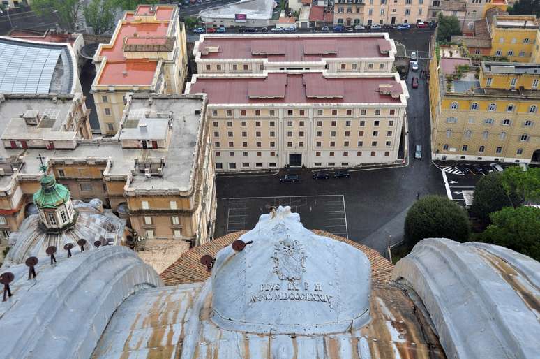 Casa Santa Maria, onde viveu o Papa Francisco, inicia limpeza para receber cardeais de conclave