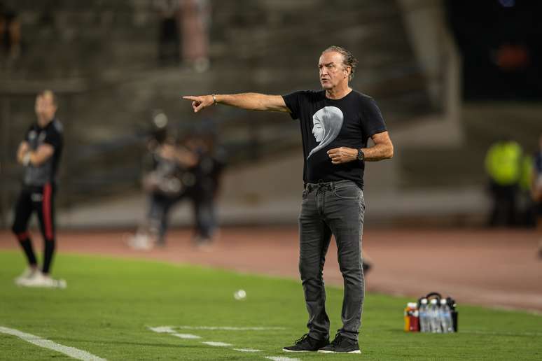 Cuca critica donos do Atlético. 