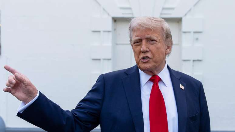O governo de Donald Trump solicitou à Suprema Corte, nesta quinta-feira (24), a validação da proibição de pessoas transgênero no Exército.