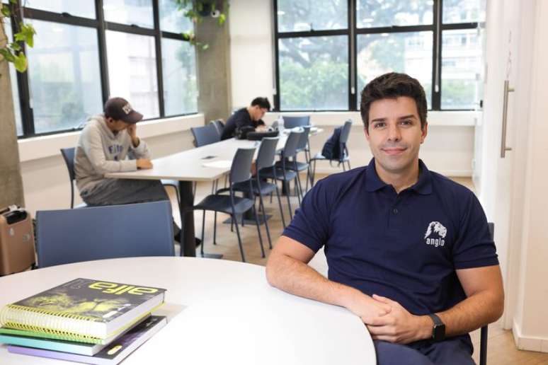 Viktor Lemos, diretor geral do Curso Anglo, destaca que alunos precisam levar em consideração aspectos como o cronograma de estudos.