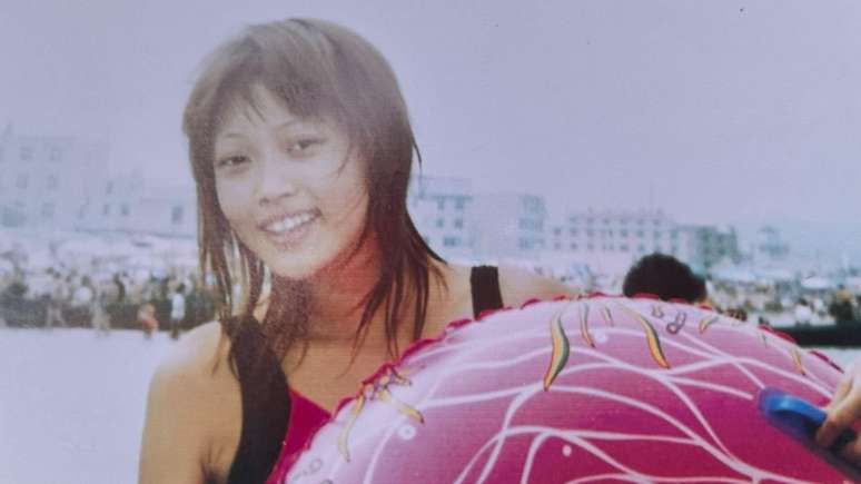 Abby aos 14 anos, antes de fazer sua primeira cirurgia plástica