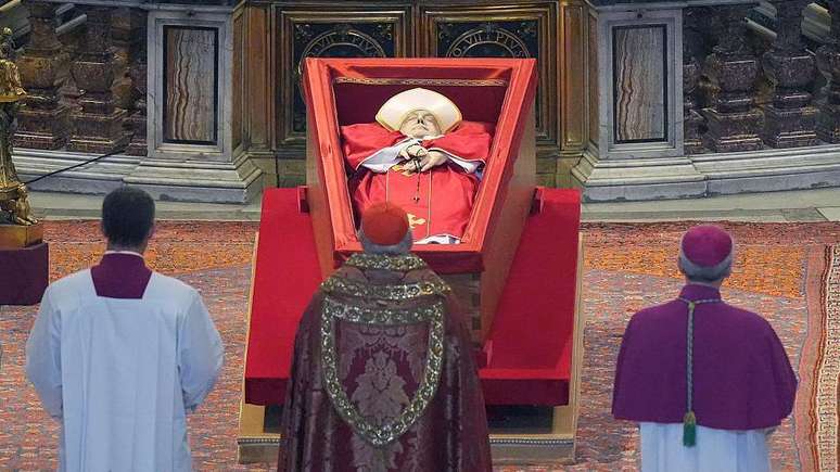 The meaning of 6 symbolic objects that accompany Pope Francis in the wake of the Basilica of San Pietro The meaning of 6 symbolic objects that accompany Pope Francis in the wake of the Basilica of San Pietro