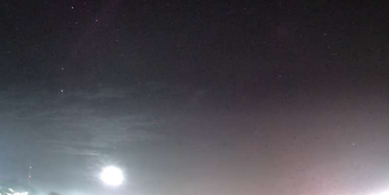 Registro de meteoro no céu de Santa Catarina.