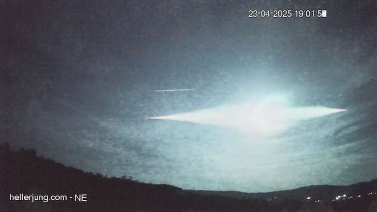 Meteoro também foi visto no céu de cidades de Santa Catarina e do Rio Grande do Sul.