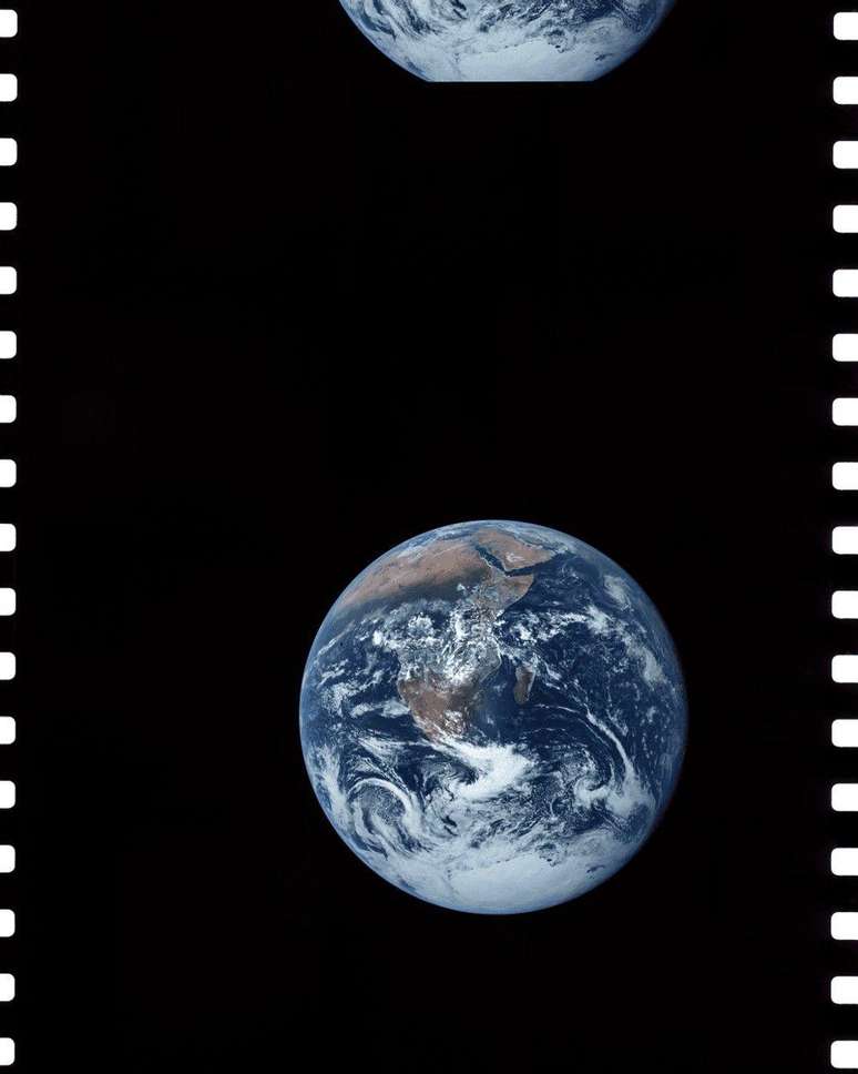 O negativo da foto Blue Marble, de 1972, está cuidadosamente armazenado no Johnson Space Center da Nasa
