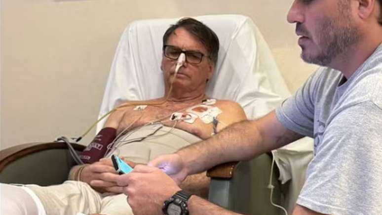 Jair Bolsonaro em hospital