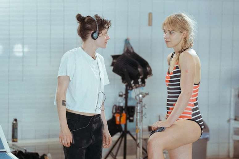 Kristen Stewart dirige Imogen Poots em 'The Chronology of Water'