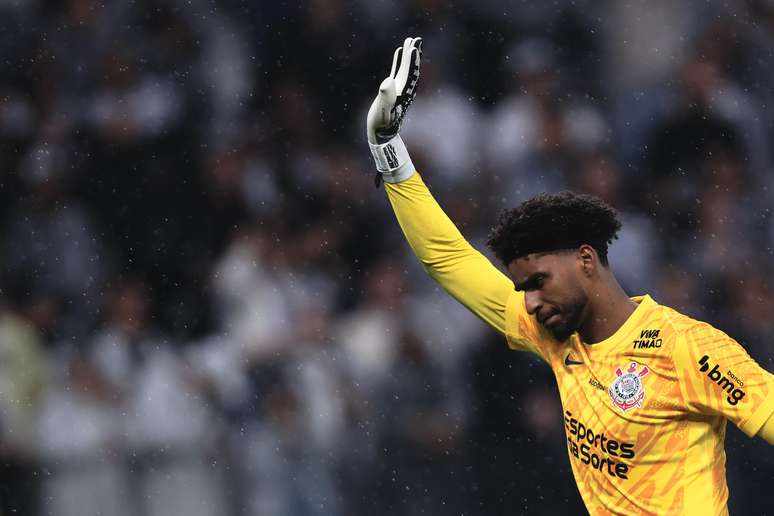 Hugo Souza de volta ao gol do Corinthians