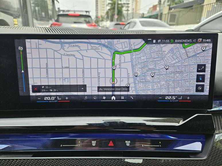 BMW i5 M60 xDrive: excelente navegador por GPs nativo pode dispensar Waze
