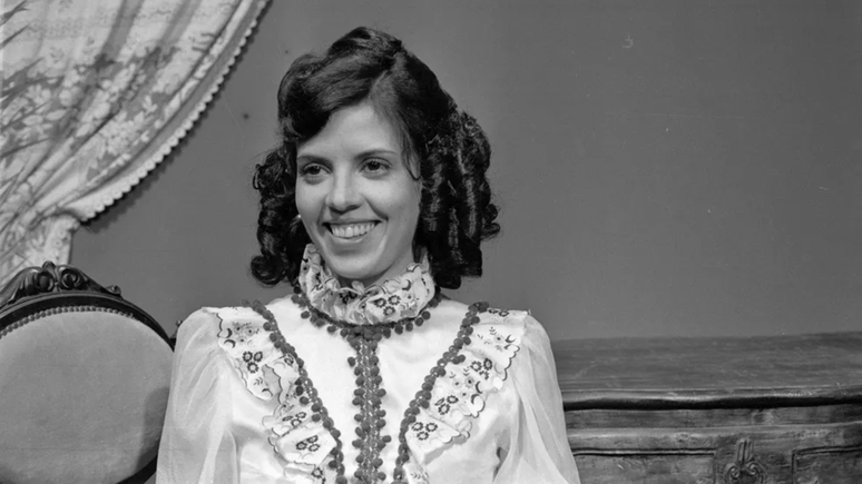 L&uacute;cia Alves em 'Helena'