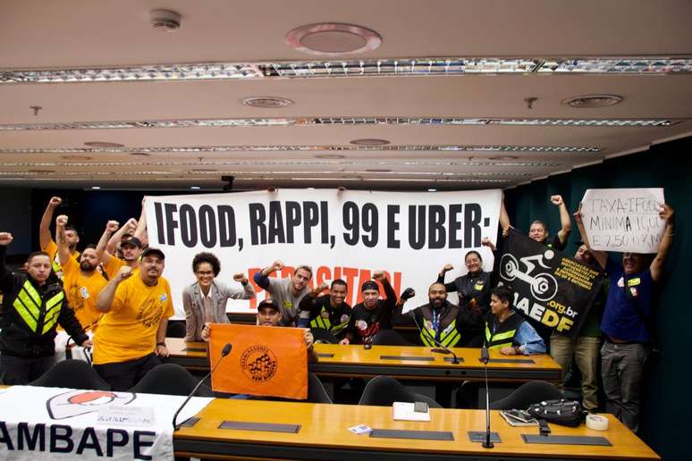 iFood, que domina o setor, acaba sendo mais criticado, mas entregadores reivindicam melhorias de todos os aplicativos.