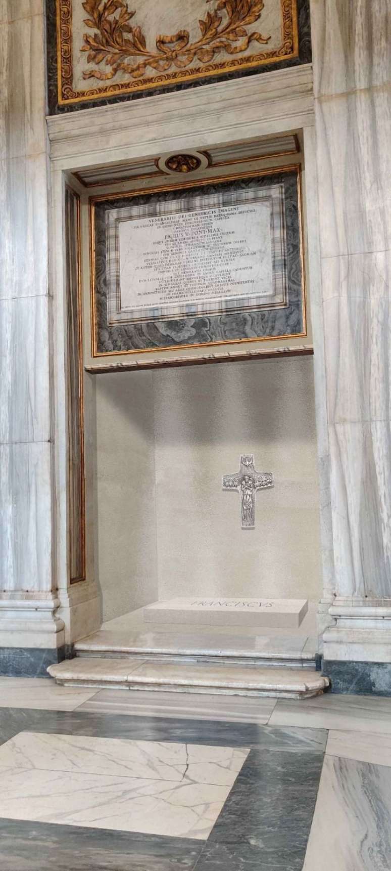 Vaticano divulgou imagem de como será túmulo do papa
