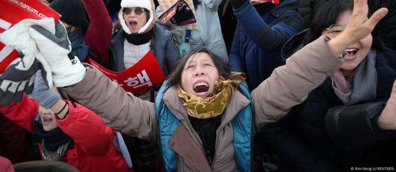 Coreia do Sul enfrenta turbulência política desde dezembro de 2024, quando o ex-presidente Yoon decretou brevemente lei marcial