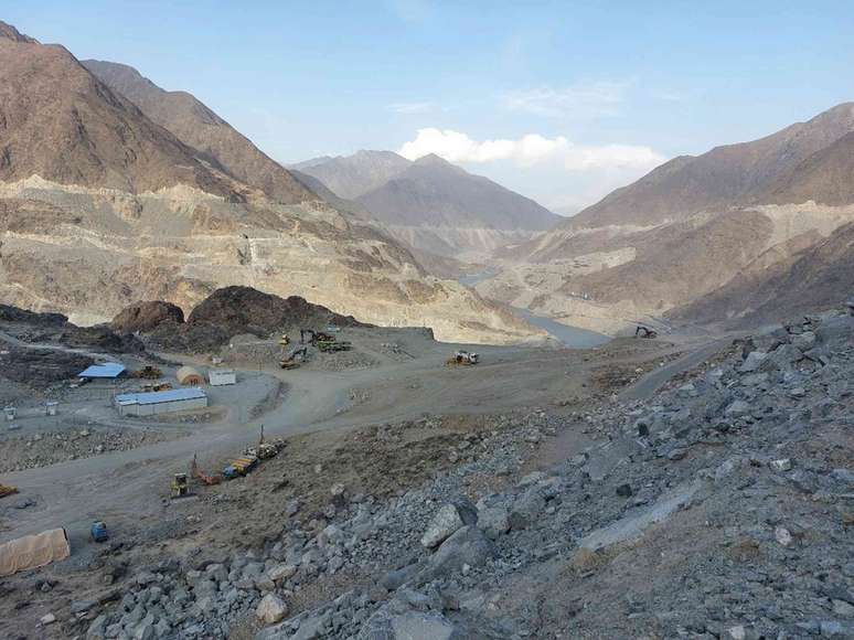 Canteiro de obras da represa Diamer-Bhasha ao longo do rio Indo. Fazlul Haq/Indus Basin Water Project/Ohio State University