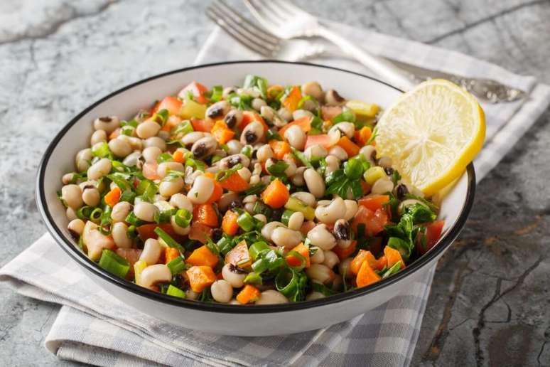 Salada de feijão-fradinho 