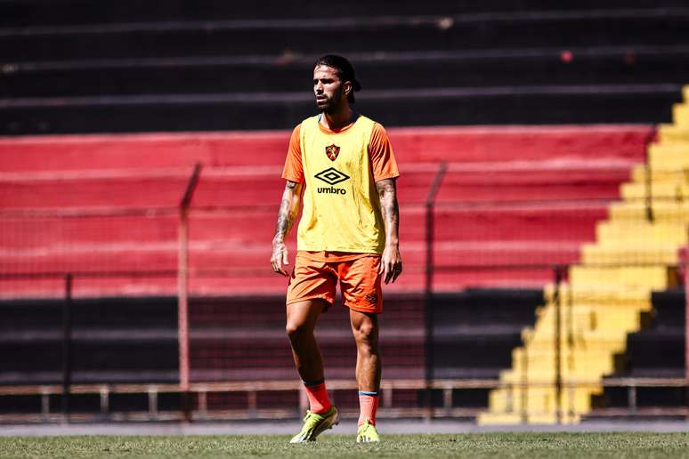 Sérgio Oliveira em treino pelo Sport. 