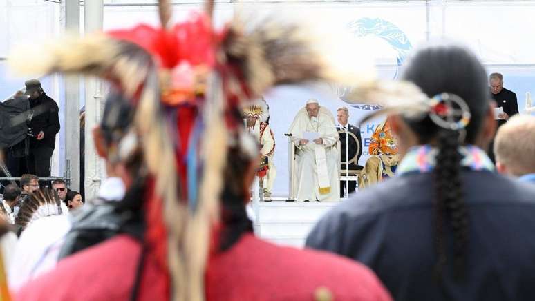 Francisco pediu desculpas a indígenas do Canadá por atos da Igreja Católica no passado.