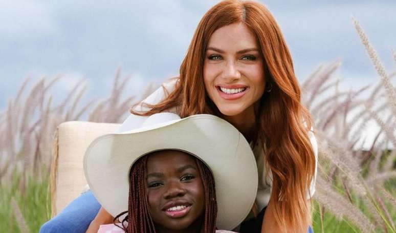Foi a primeira vez que Títi...': Giovanna Ewbank revela feito inédito da filha em coleção de moda.