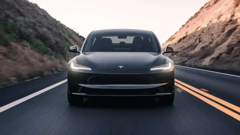 Tela Model 3 j&aacute; usa as baterias de LFP