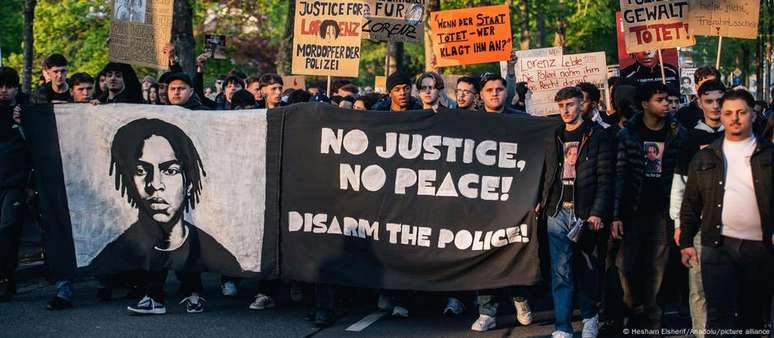 Assassinato de jovem negro pela polícia alemã reacende debate sobre racismo estrutural na corporação