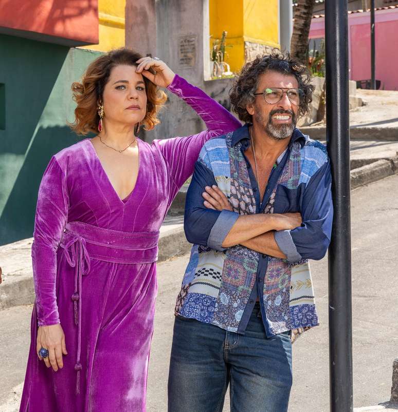 Violeta (Isabel Teixeira) e Osmar (Milhem Cortaz) de Volta por Cima -