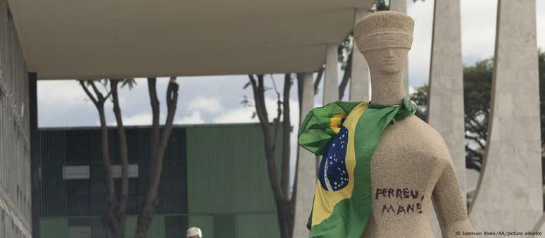 Bolsonaristas mencionam o caso de Débora como um exemplo dos supostos "abusos" cometidos pelo STF