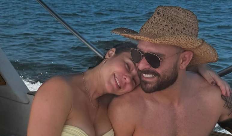 Paolla Oliveira beija muito Diogo Nogueira em vídeo romântico com cantor e leva web e famosos ao delírio: 'Casalzão'.