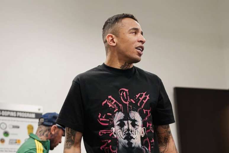 Brasileiro &eacute; um dos principais atletas da Fighting Nerds, eleita a melhor academia de MMA do mundo em 2024.