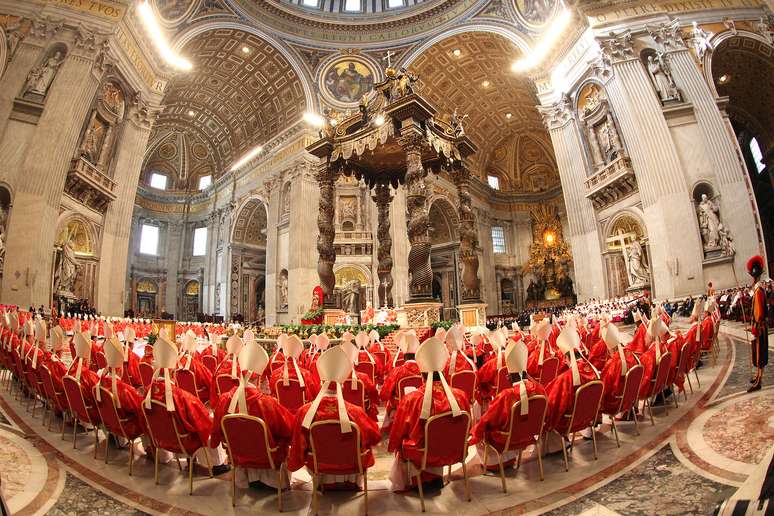 Foto de 2013 mostra os cardeais reunidos para o Conclave que escolheu Francisco como papa