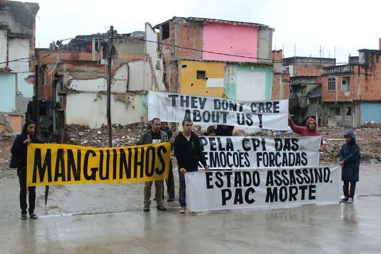 Jovens de Manguinhos denunciaram remoções forçadas e chamaram a atenção durante a vista do papa Francisco.