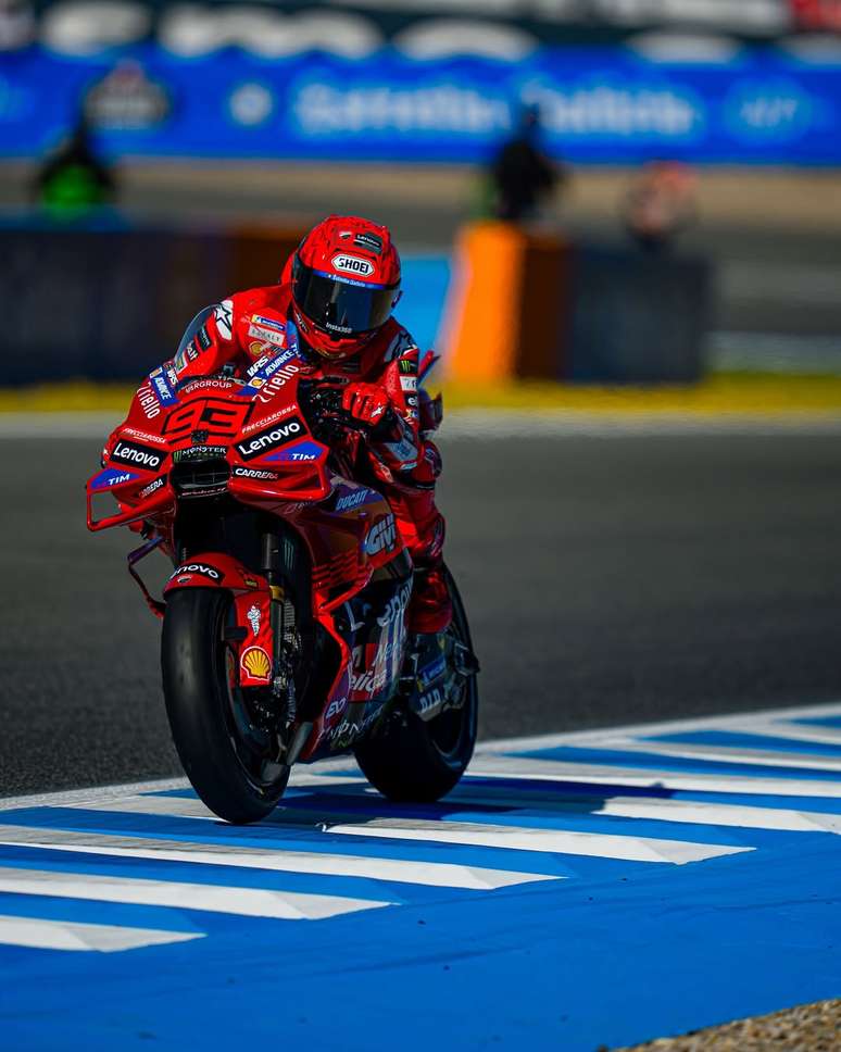 Marc Márquez vence a sprint em Jerez