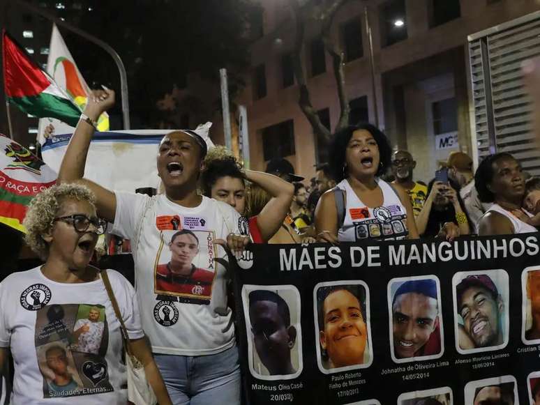 Mães de Manguinhos, movimento fundado em 2014, um ano após visita do Papa, por mães que perderam filhos para violência policial.