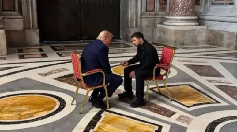 Zelensky e Trump se encontraram antes do culto numa reunião improvisada dentro da Basílica de São Pedro