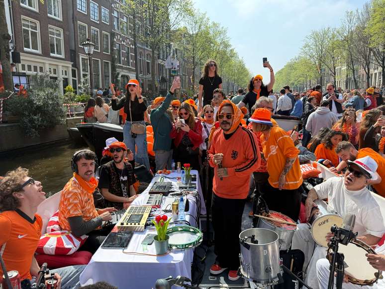 D2 quebrou tudo durante apresentação no King's Day