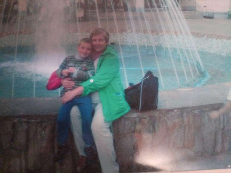 Natalya Filonova e seu filho, em foto de fam&iacute;lia