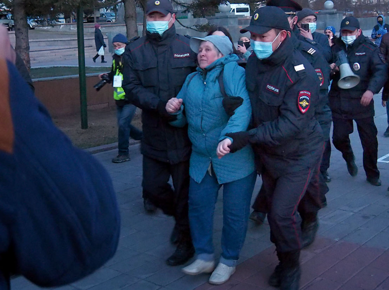 Natalya Filonova participou regularmente de protestos, incluindo os realizados em apoio ao l&iacute;der oposicionista russo Alexei Navalny, em abril de 2021
