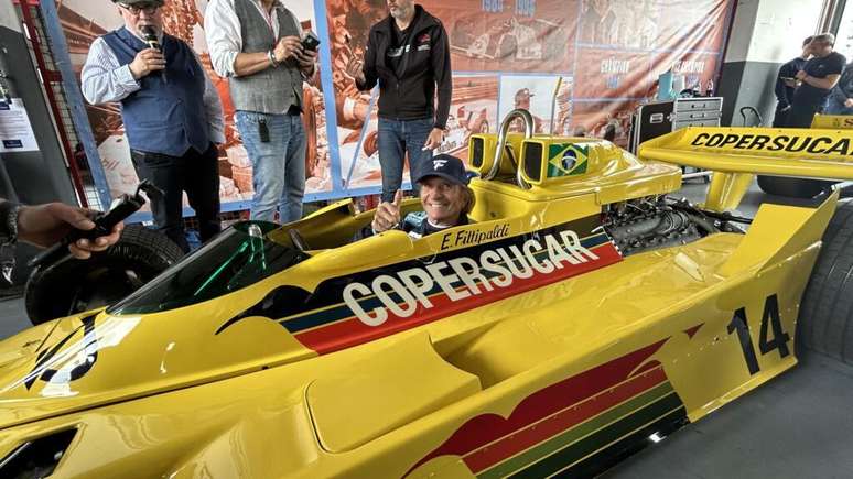 O bicampeão mundial de Fórmula 1, Emerson Fittipaldi, foi homenageado durante o evento Classic Days, no sábado (26) no autódromo de Magny-Cours, ao sul de Paris.
