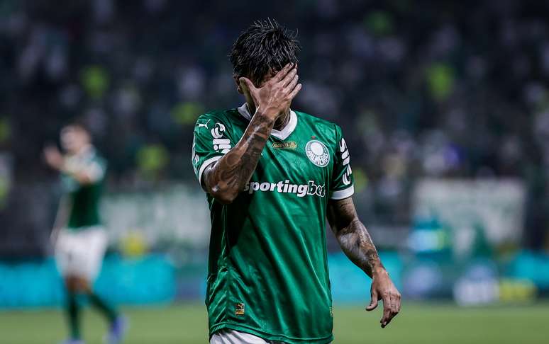 Palmeiras ‘empilha’ atacantes, mas não fura defesa do Bahia e perde pelo Brasileirão