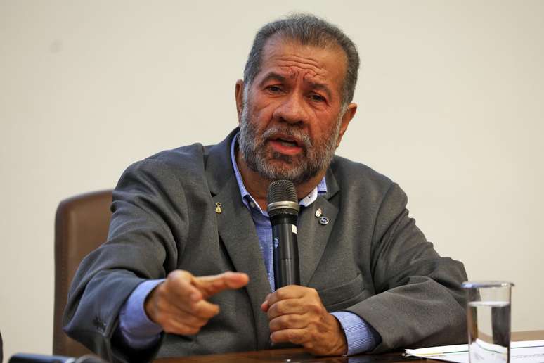 O ministro da Previdência Social, Carlos Lupi, durante entrevista coletiva a respeito da Operação Sem Desconto