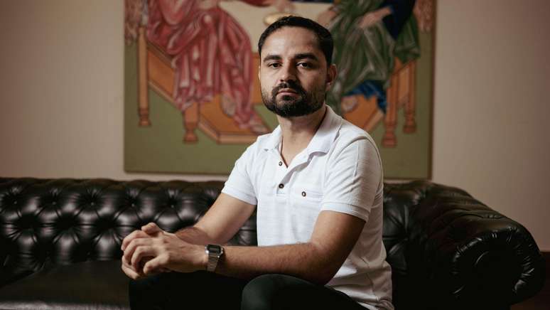 Na faculdade de jornalismo, Kaik se sentia estranho fora da igreja