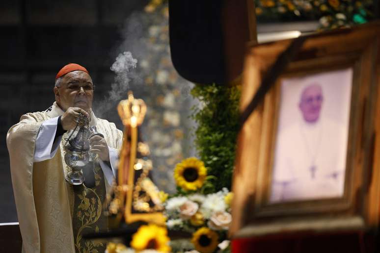 O arcebispo do Rio de Janeiro, Cardeal Dom Orani Jo&atilde;o Tempesta, celebra missa em homenagem ao papa Francisco na Catedral Metropolitana