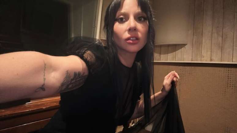 Lady Gaga em foto recente publicada nas redes sociais; cantora se apresenta em show gratuito na Praia de Copacabana no próximo sábado, 03
