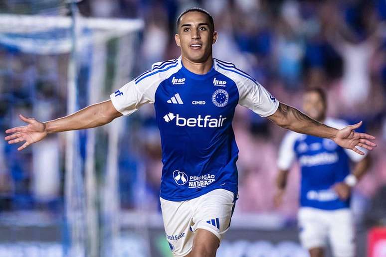Christian celebra o seu gol, que decidiu a vitória do Cruzeiro sobre o Vasco.