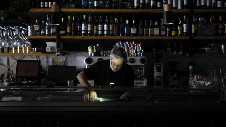 Milhares de pessoas ficaram sem energia, sem transporte e sem comunica&ccedil;&atilde;o nesta segunda