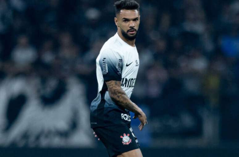 RANIELE – Ficou quase como um zagueiro tentando fechar os espaços no miolo da intermediária, mas não conseguiu se sair bem contra Arrascaeta. No lance do gol do uruguaio, perdeu a disputa física. NOTA 4,0. Foto: Rodrigo Coca/Agência Corinthians