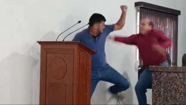 Vereadores trocam socos durante sessão na Câmara de Figueirópolis D’Oeste (MT)